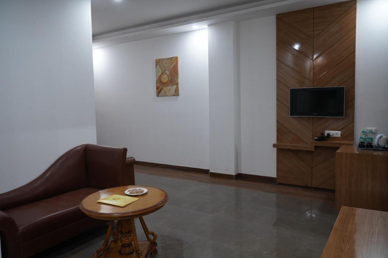 The Lohmod Hotel - Near Delhi Airport Nova Deli Exterior foto