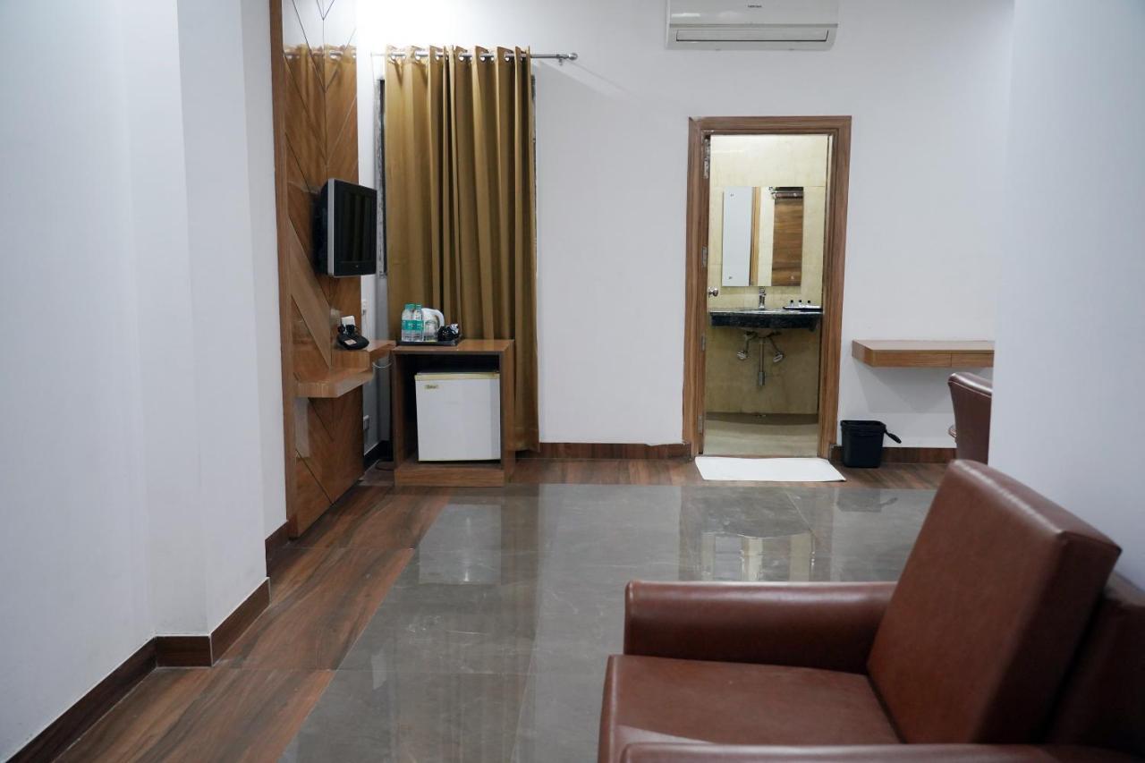 The Lohmod Hotel - Near Delhi Airport Nova Deli Exterior foto