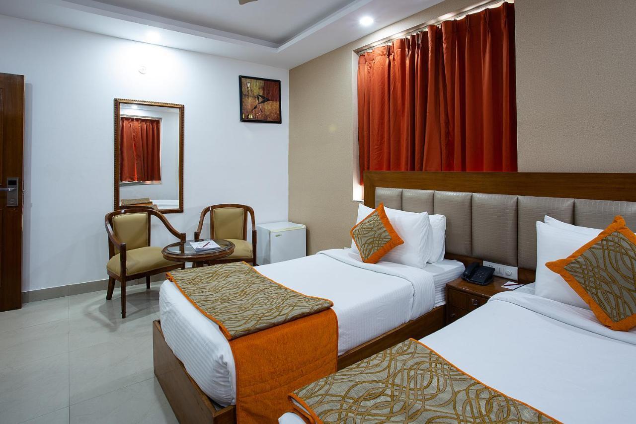 The Lohmod Hotel - Near Delhi Airport Nova Deli Exterior foto