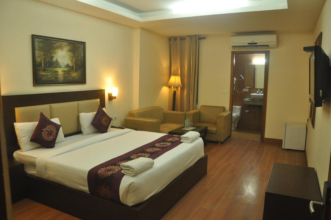 The Lohmod Hotel - Near Delhi Airport Nova Deli Exterior foto