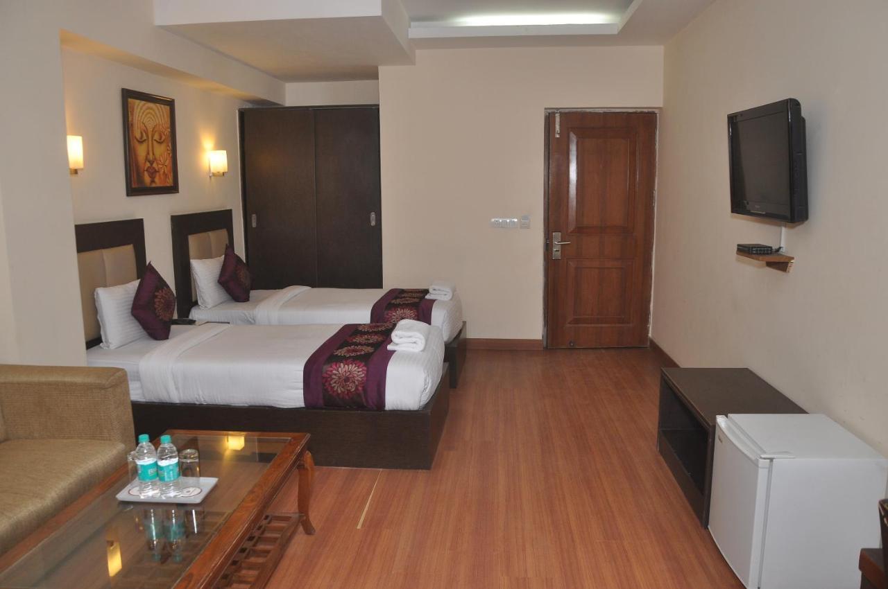 The Lohmod Hotel - Near Delhi Airport Nova Deli Exterior foto